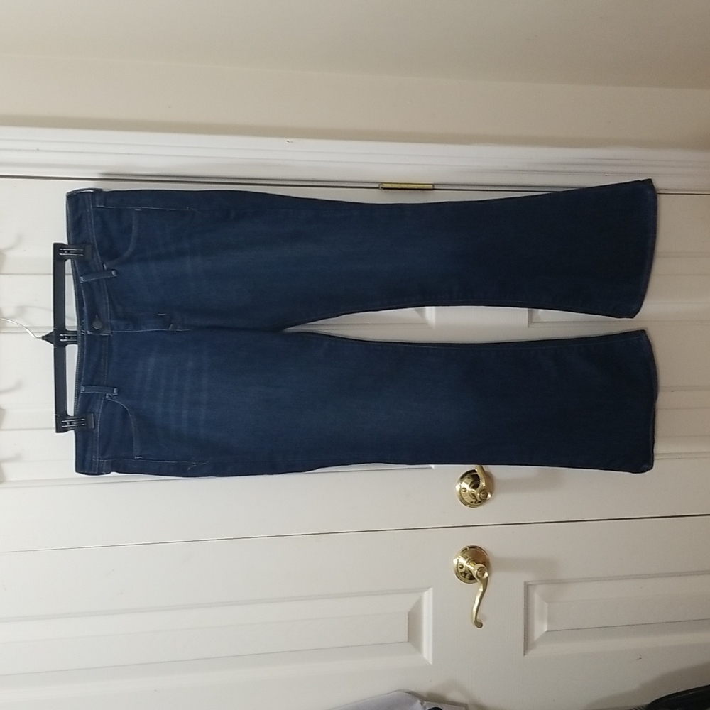 3/$15 Old Navy The Diva blue jeans sz 12 (inseam 31 in)